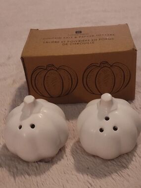 NEW! Talking Tables- Ceramic Pumpkin Salt & Pepper Shakers - White Gloss
